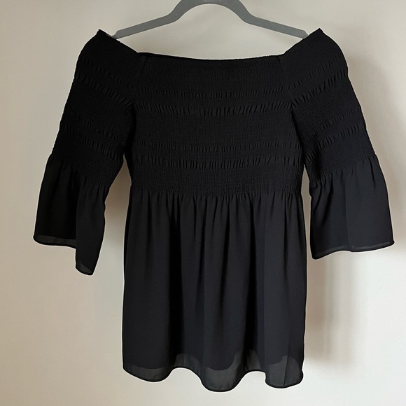 Aritzia Babaton Grantland Off Shoulder Smocked Blouse - Picture 4 of 10